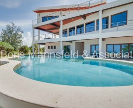 H393 - Luxury Beach Home in Upscale Plantation, Placencia